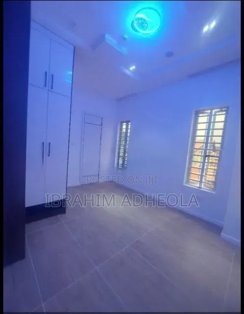 5bdrm Duplex in Omole Phase1 for sale in Omole Phase 1