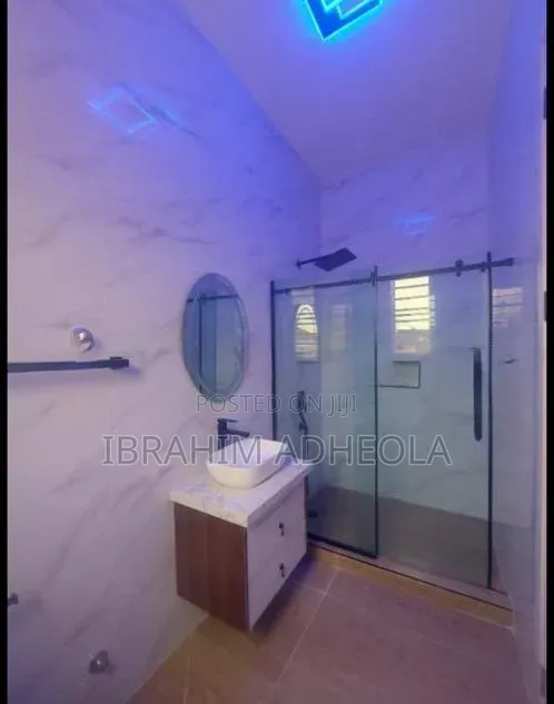 5bdrm Duplex in Omole Phase1 for sale in Omole Phase 1