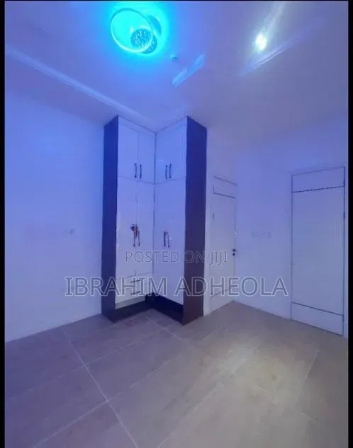 5bdrm Duplex in Omole Phase1 for sale in Omole Phase 1