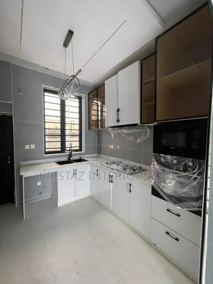 4bdrm Duplex in Ikota for sale in Ikota
