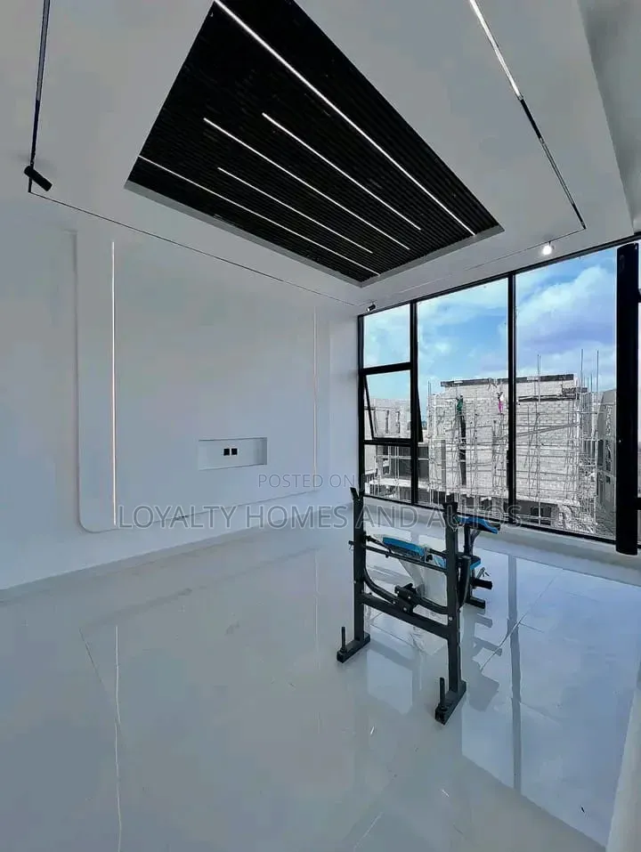 5bdrm Duplex in Osapa london for sale in Osapa london
