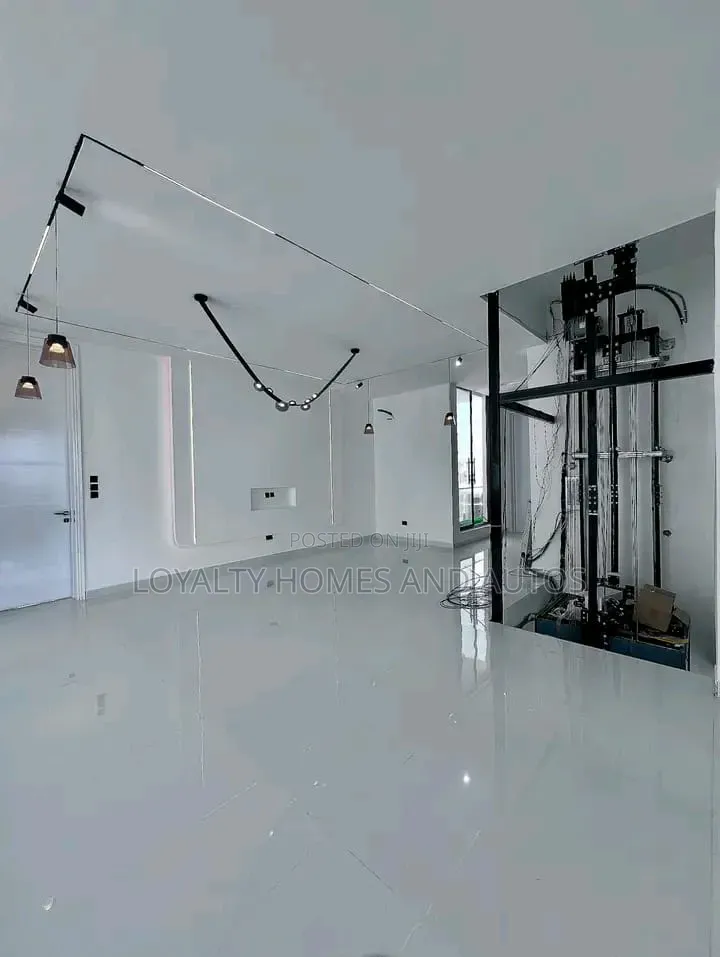 5bdrm Duplex in Osapa london for sale in Osapa london