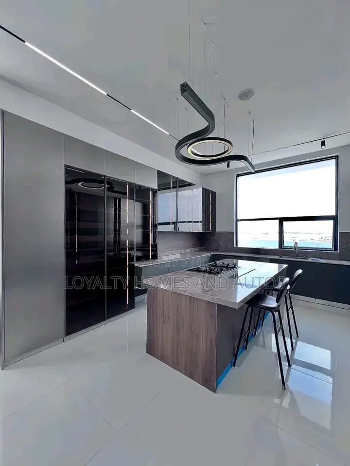 5bdrm Duplex in Osapa london for sale in Osapa london