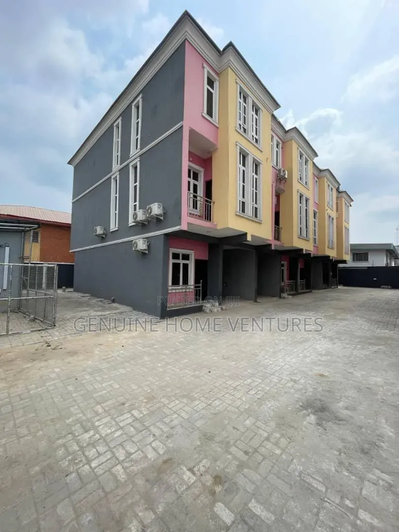 4bdrm Townhouse/Terrace in Aguda / Surulere for sale in Aguda / Surulere