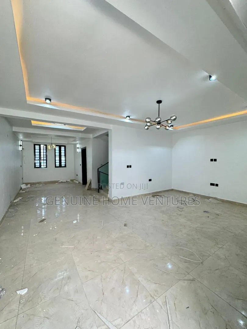 4bdrm Townhouse/Terrace in Aguda / Surulere for sale in Aguda / Surulere