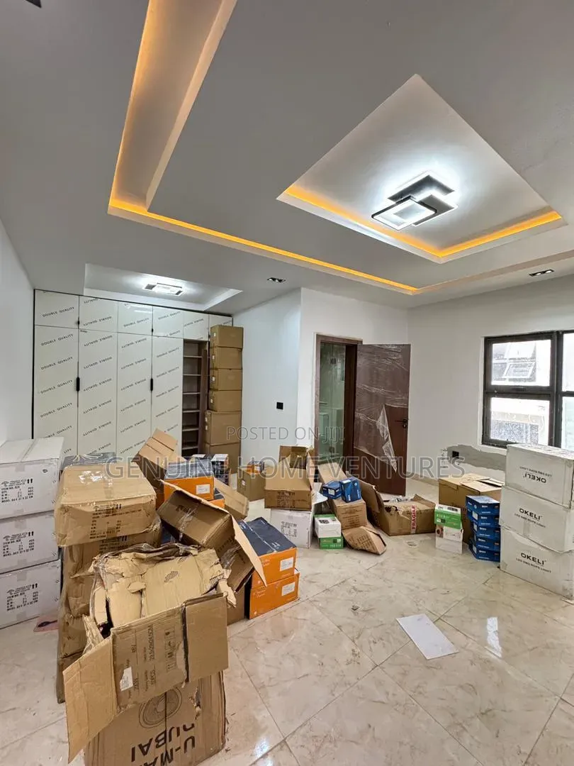 4bdrm Townhouse/Terrace in Aguda / Surulere for sale in Aguda / Surulere