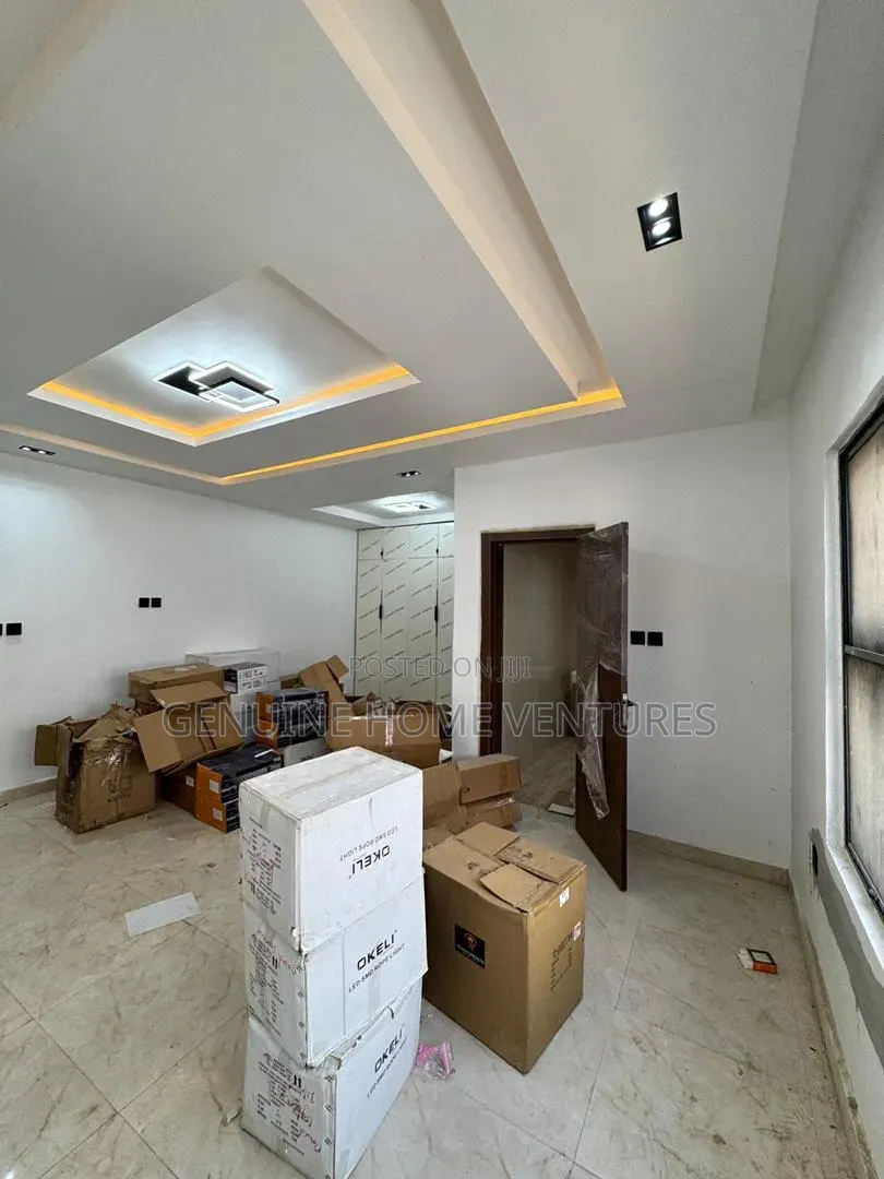 4bdrm Townhouse/Terrace in Aguda / Surulere for sale in Aguda / Surulere