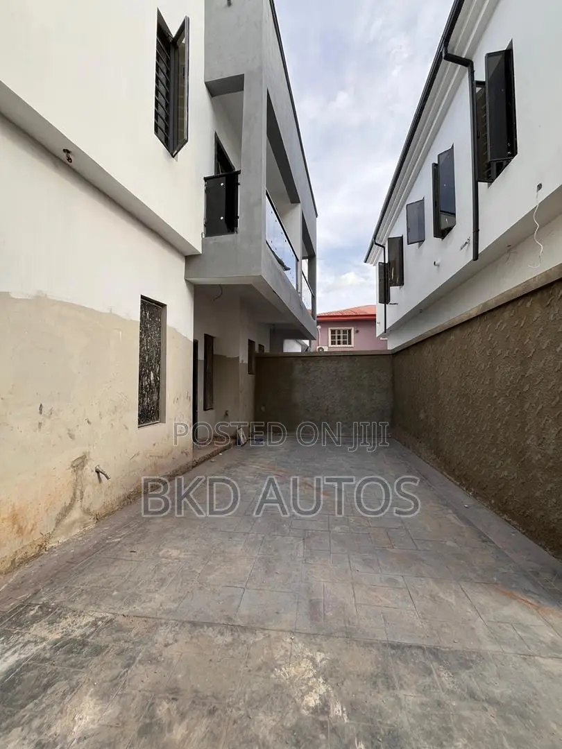 4bdrm Duplex in Magodo for sale in Magodo