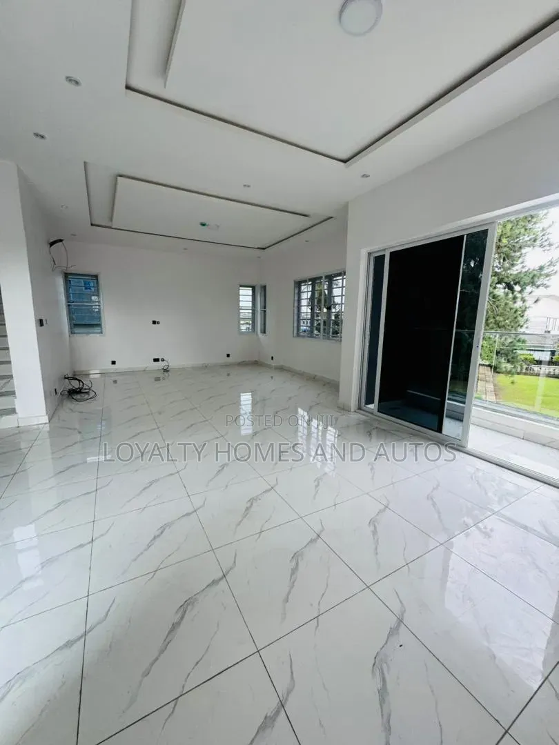 4bdrm Duplex in Adeniyi Jones for sale in Adeniyi Jones
