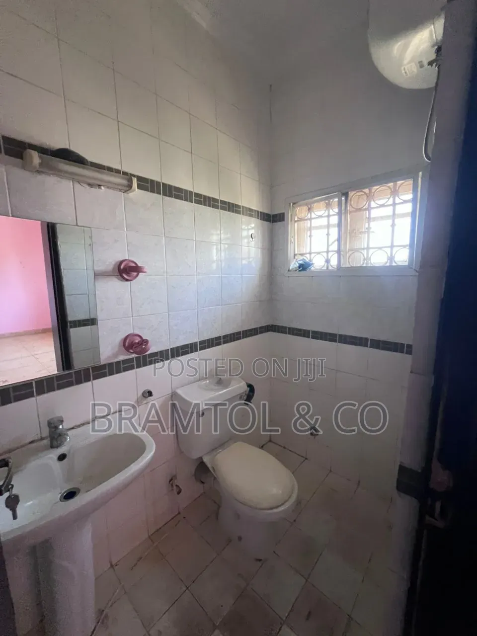 3bdrm Townhouse/Terrace in Idu Industrial for sale in Idu Industrial