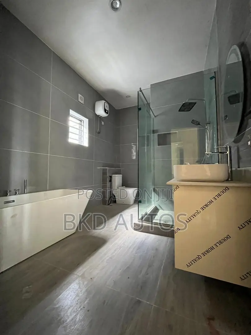 4bdrm Duplex in Allen Avenue for sale in Allen Avenue