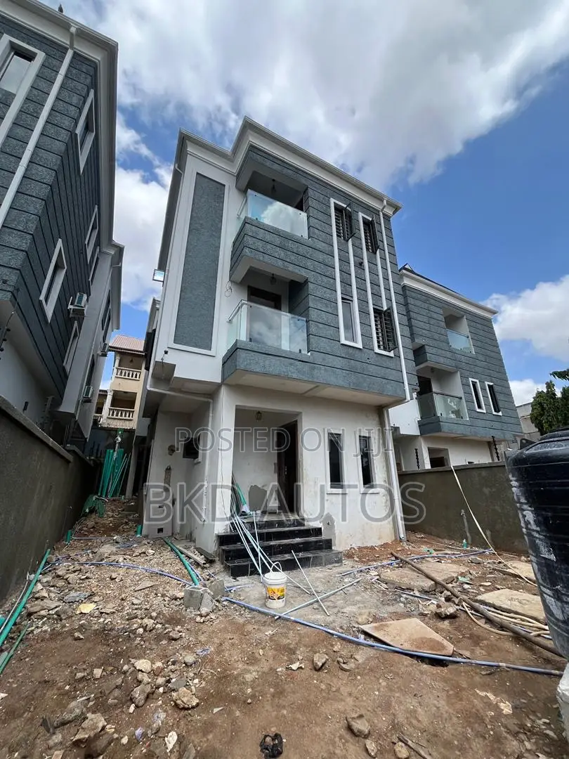 4bdrm Duplex in Allen Avenue for sale in Allen Avenue