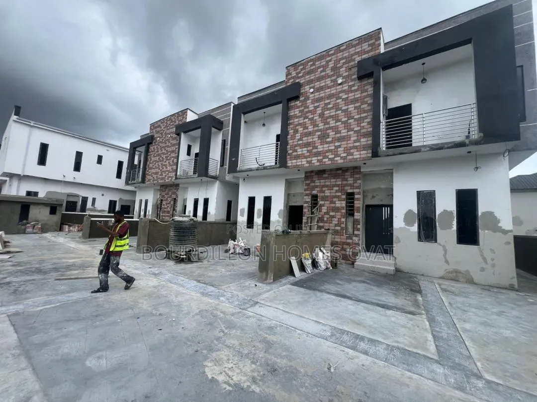 4bdrm Duplex in General Paint Estate, Chevron for sale in Chevron