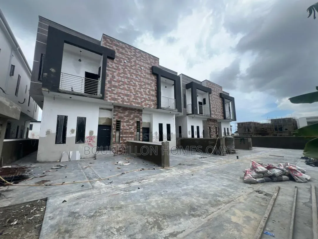 4bdrm Duplex in General Paint Estate, Chevron for sale in Chevron