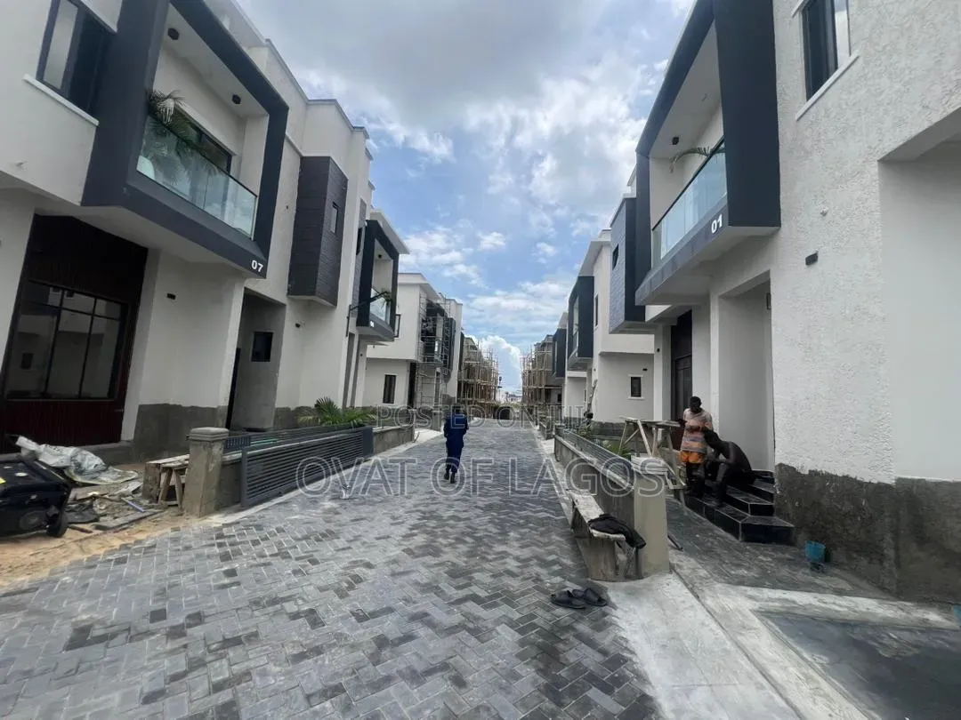 4bdrm Duplex in General Paint, Off Lekki-Epe Expressway for sale in Off Lekki-Epe Expressway
