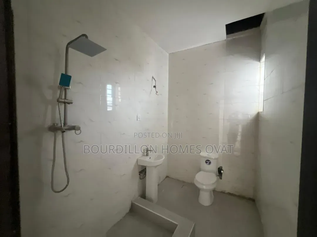 4bdrm Duplex in General Paint Estate, Chevron for sale in Chevron