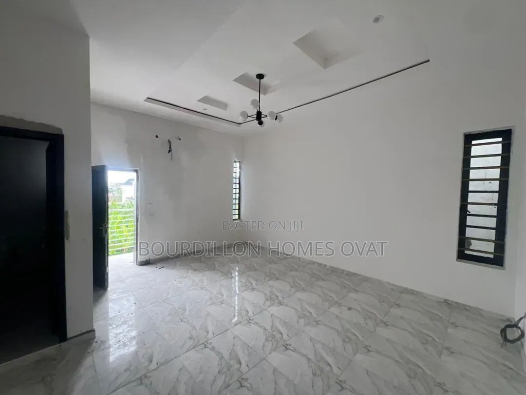 4bdrm Duplex in General Paint Estate, Chevron for sale in Chevron