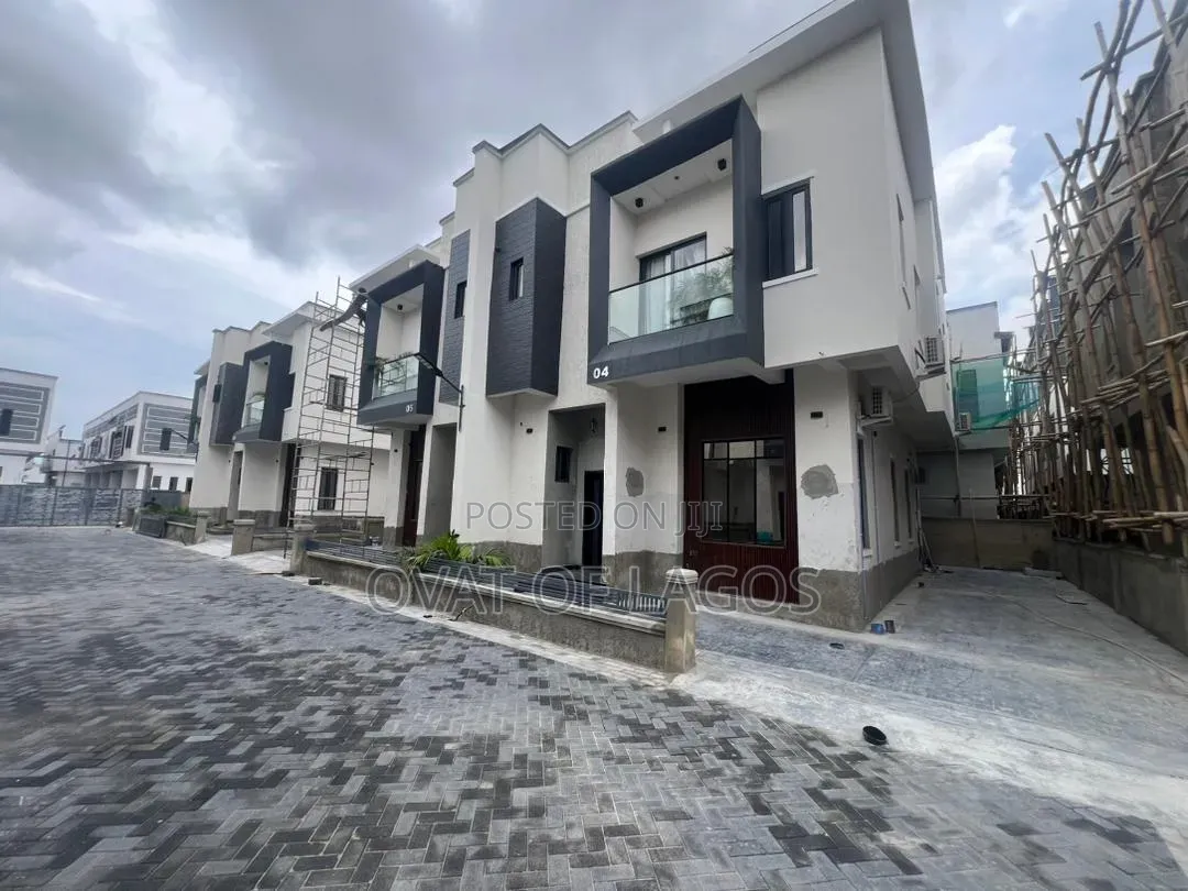 3bdrm Duplex in General Paint, Off Lekki-Epe Expressway for sale in Off Lekki-Epe Expressway