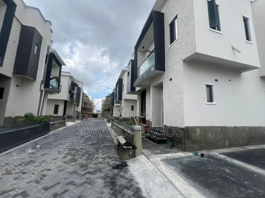 3bdrm Duplex in General Paint, Off Lekki-Epe Expressway for sale in Off Lekki-Epe Expressway