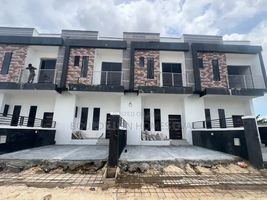 2bdrm Duplex in General Paint Estate for sale in Ilaje / Lekki