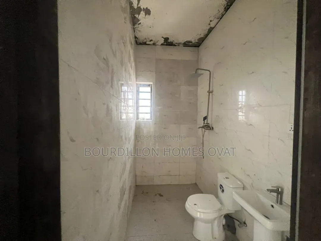 2bdrm Duplex in General Paint Estate for sale in Ilaje / Lekki