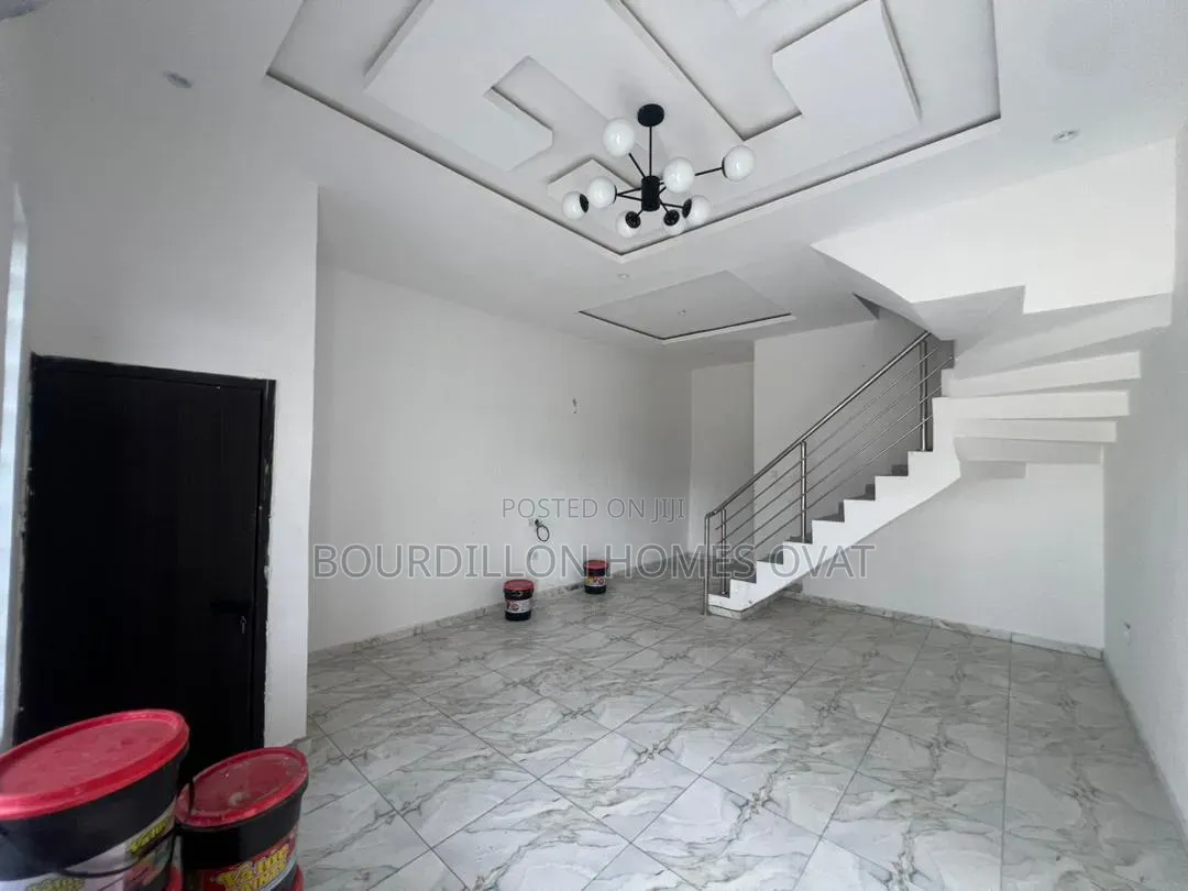 2bdrm Duplex in General Paint Estate for sale in Ilaje / Lekki