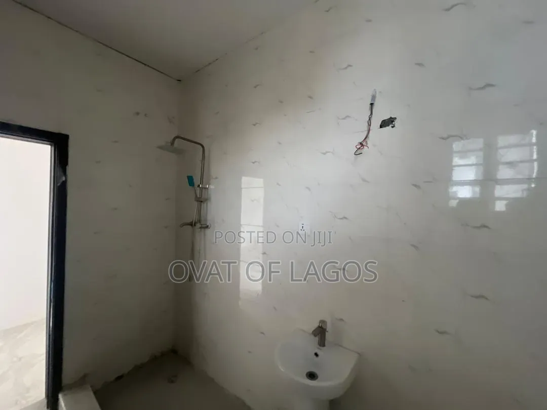 4bdrm Duplex in General Paint, Off Lekki-Epe Expressway for sale in Off Lekki-Epe Expressway