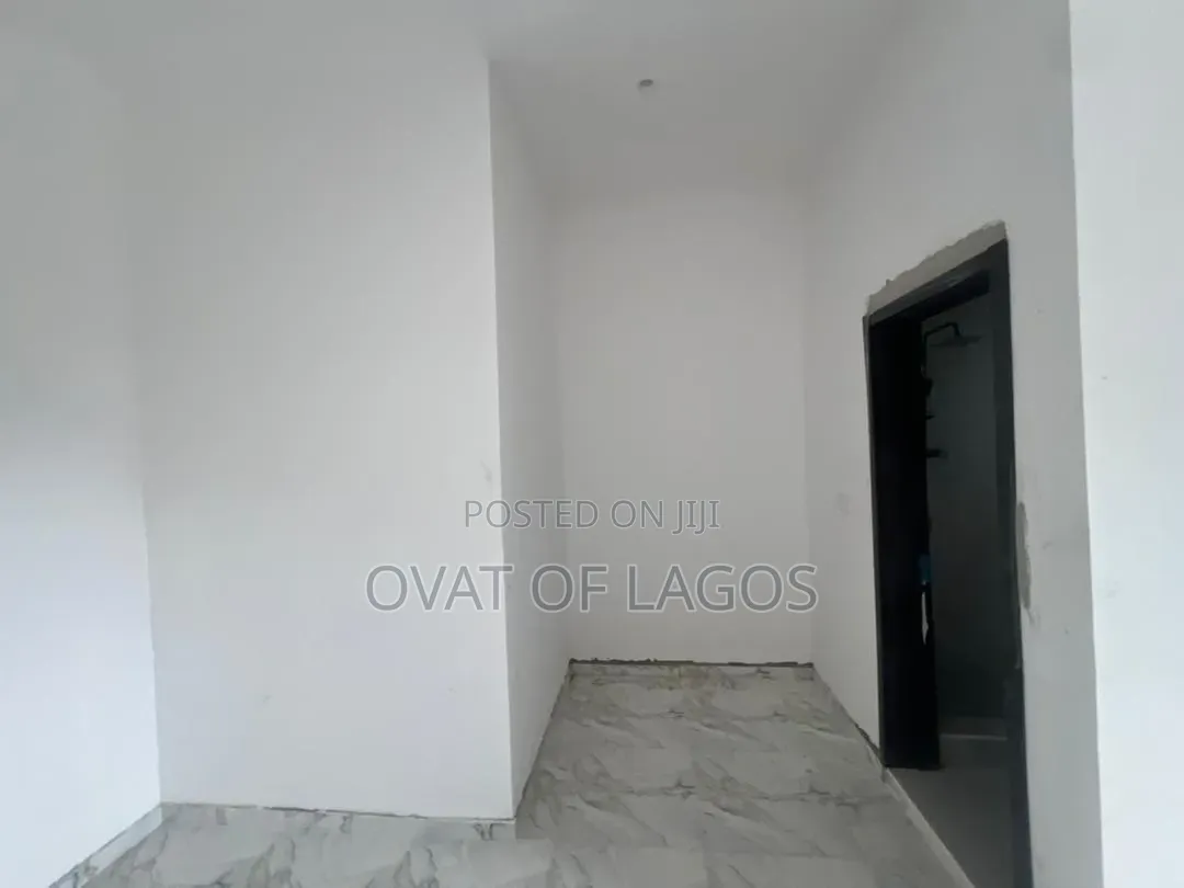 4bdrm Duplex in General Paint, Off Lekki-Epe Expressway for sale in Off Lekki-Epe Expressway