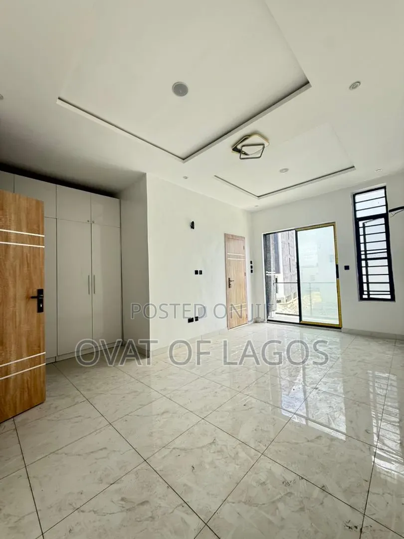 3bdrm Duplex in Chevron for sale in Chevron
