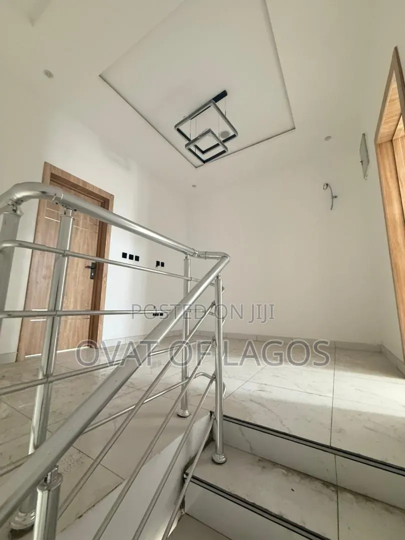 3bdrm Duplex in Chevron for sale in Chevron