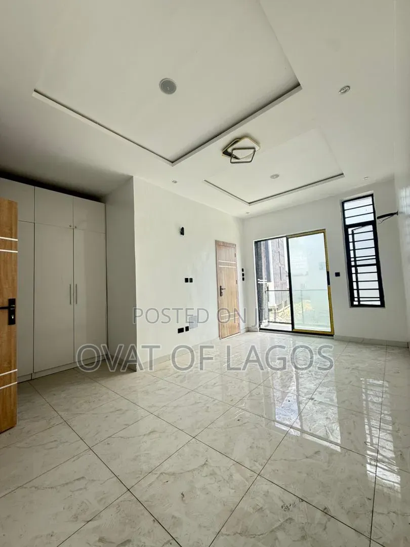3bdrm Duplex in Chevron for sale in Chevron