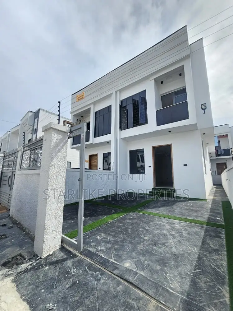 3bdrm Duplex in Ikota for sale in Ikota