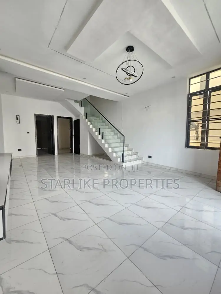 3bdrm Duplex in Ikota for sale in Ikota
