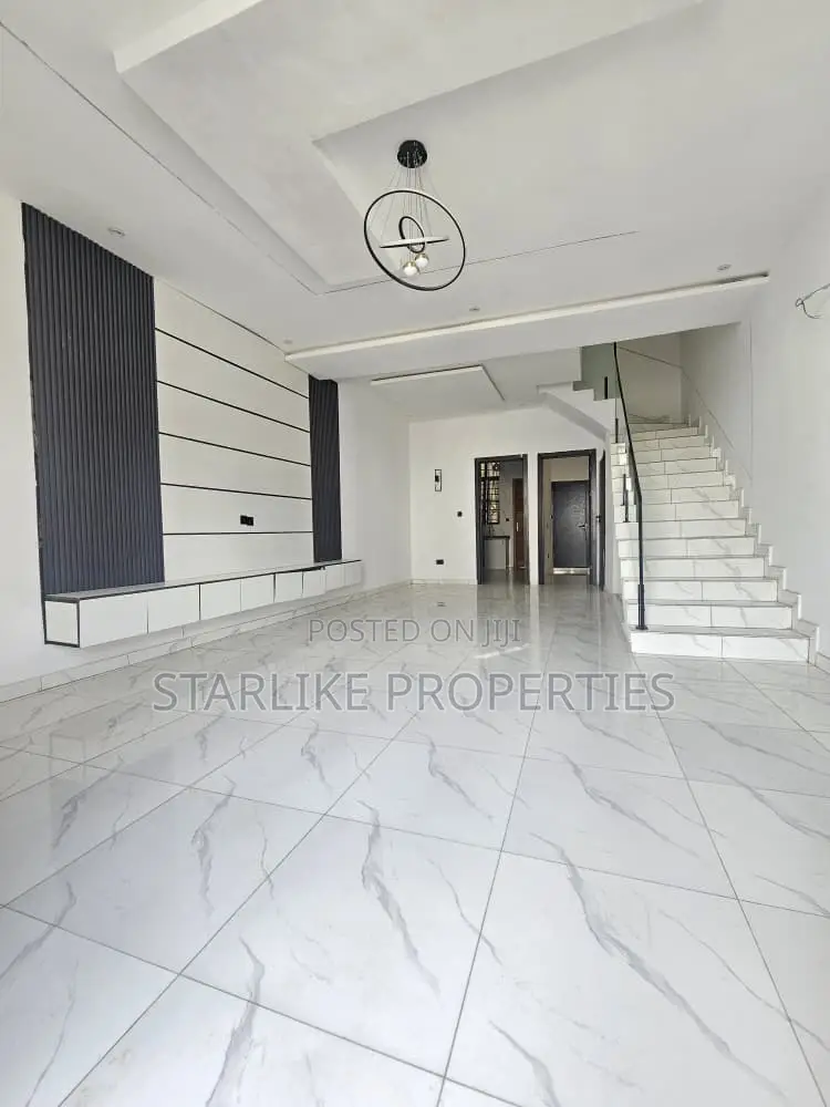 3bdrm Duplex in Ikota for sale in Ikota