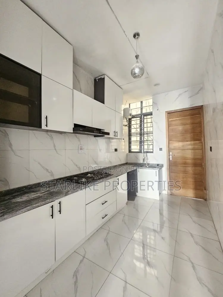 3bdrm Duplex in Ikota for sale in Ikota