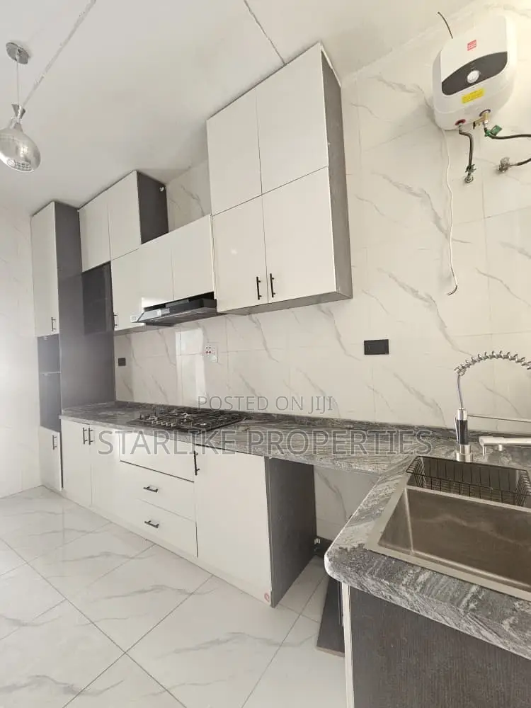 3bdrm Duplex in Ikota for sale in Ikota