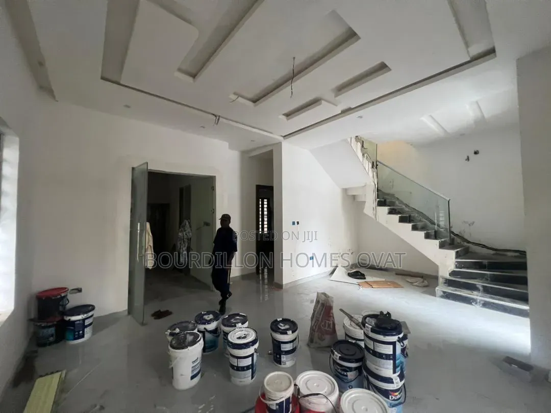 4bdrm Duplex in General Paint Estate for sale in Ilaje / Lekki