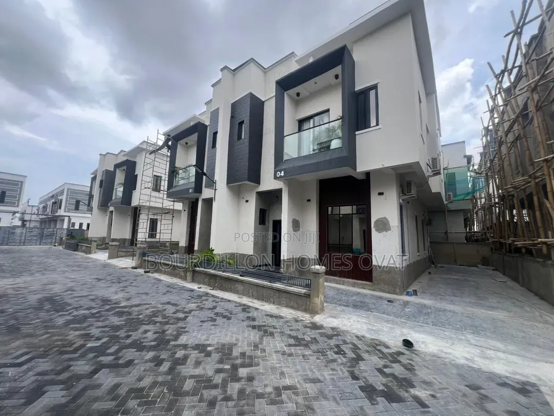 3bdrm Duplex in General Paint Estate for sale in Ilaje / Lekki