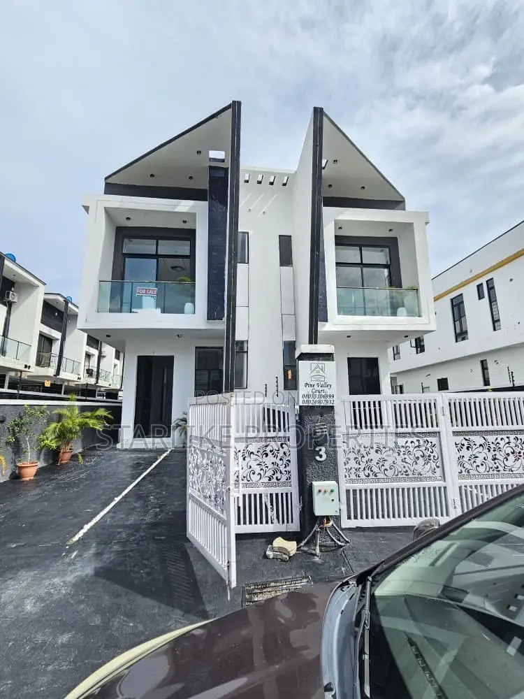 4bdrm Duplex in Ikota for sale in Ikota