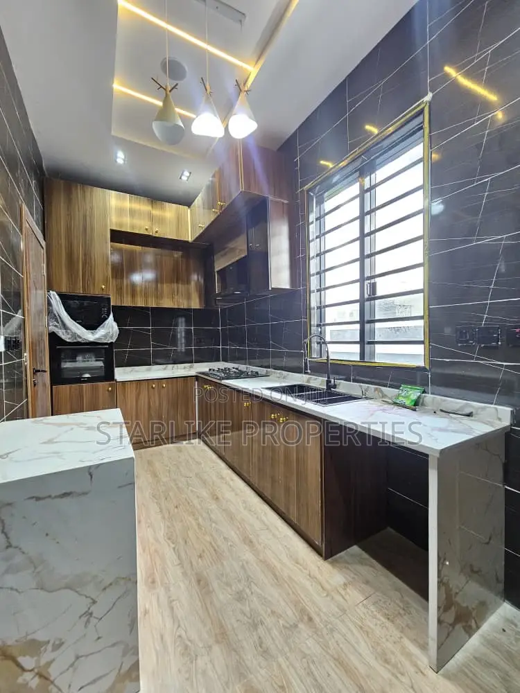 4bdrm Duplex in Ikota for sale in Ikota