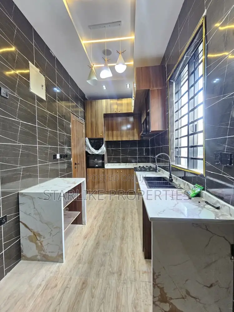 4bdrm Duplex in Ikota for sale in Ikota