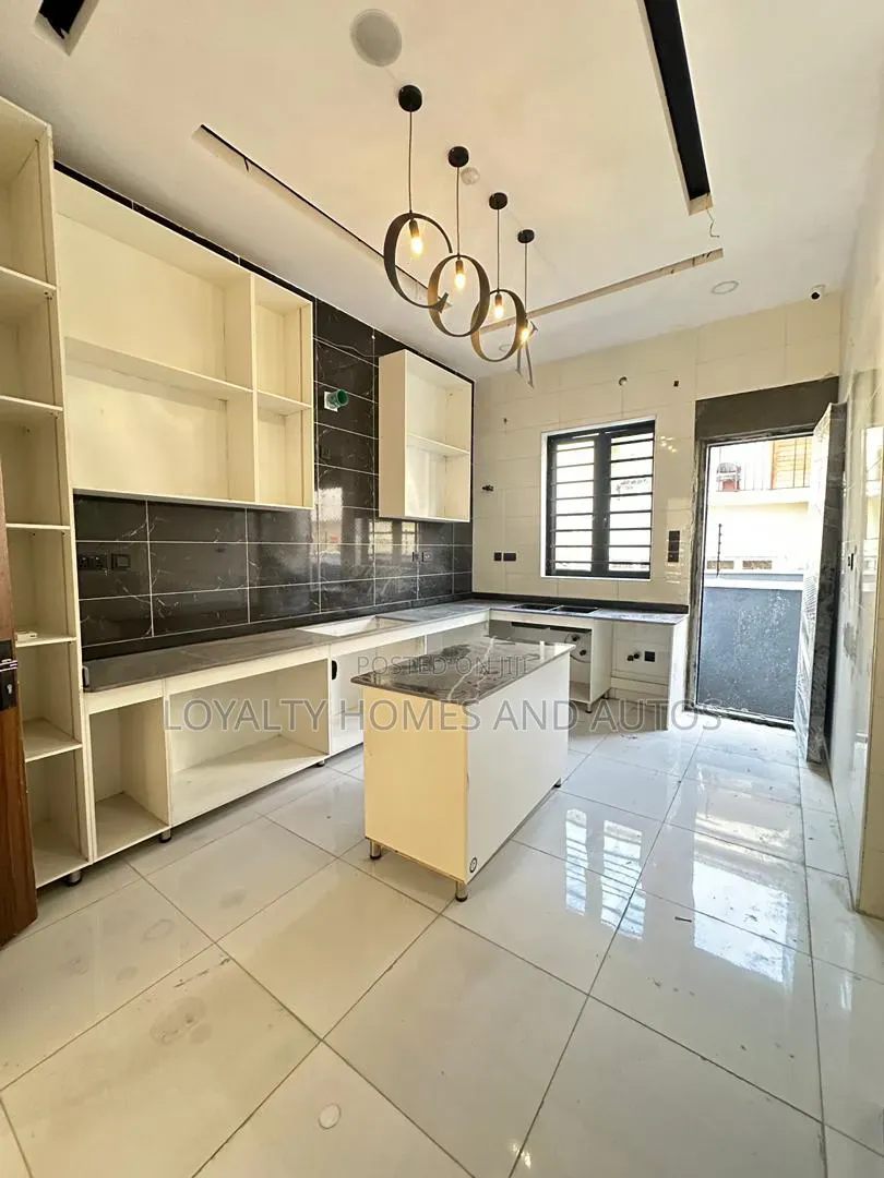 5bdrm Duplex in Abraham Adesanya Estate for sale in Abraham Adesanya Estate