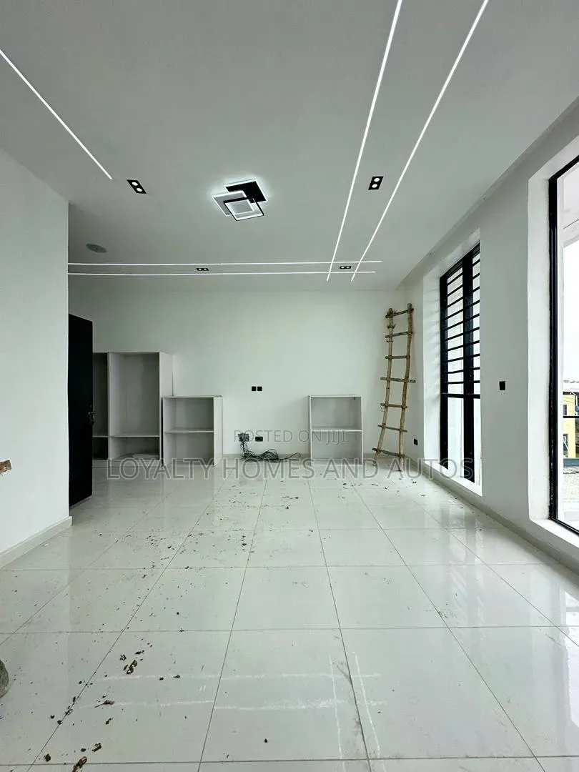 3bdrm Duplex in Abraham Adesanya Estate for sale in Abraham Adesanya Estate