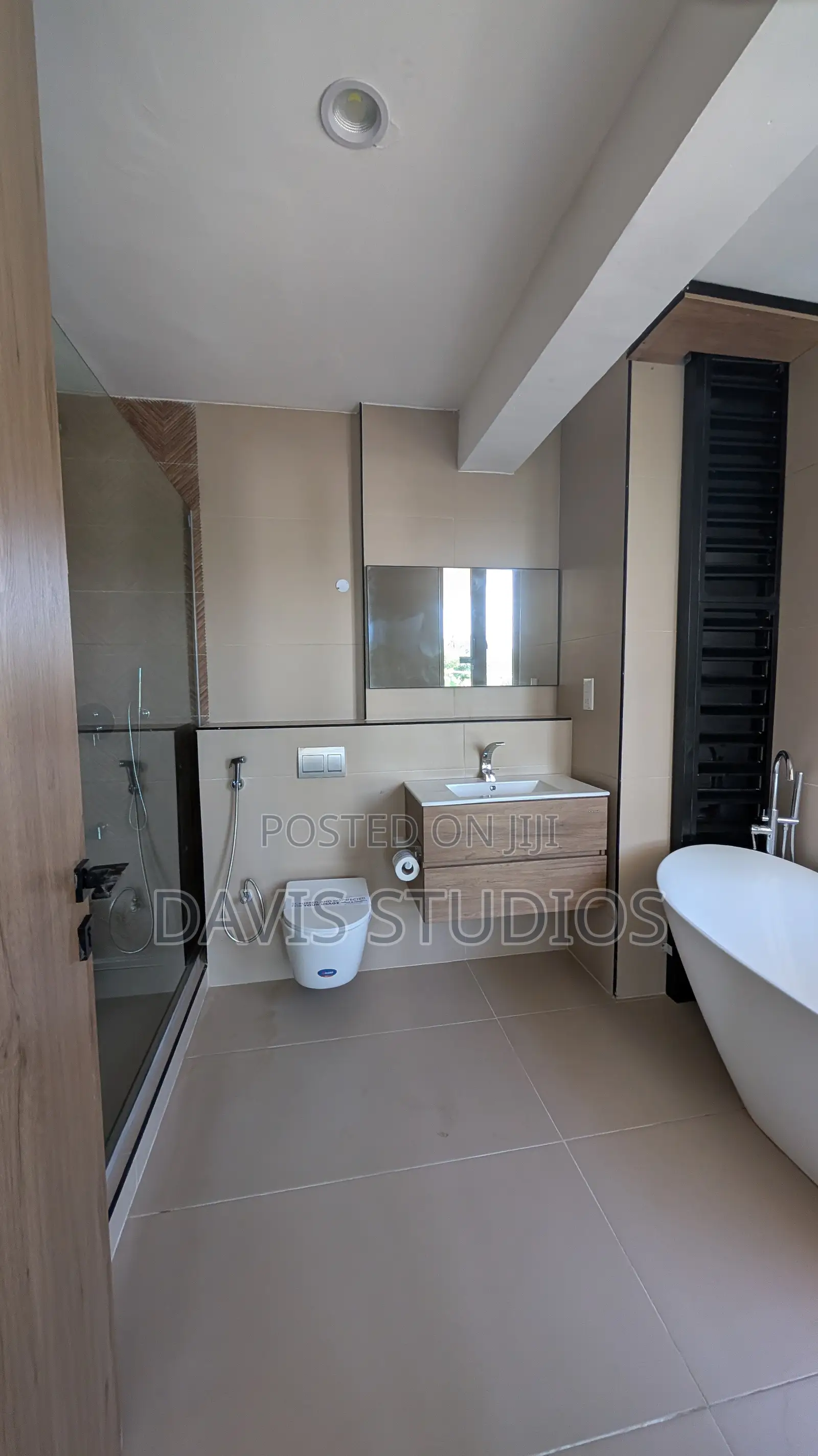 5bdrm Duplex in MacPherson for sale in MacPherson