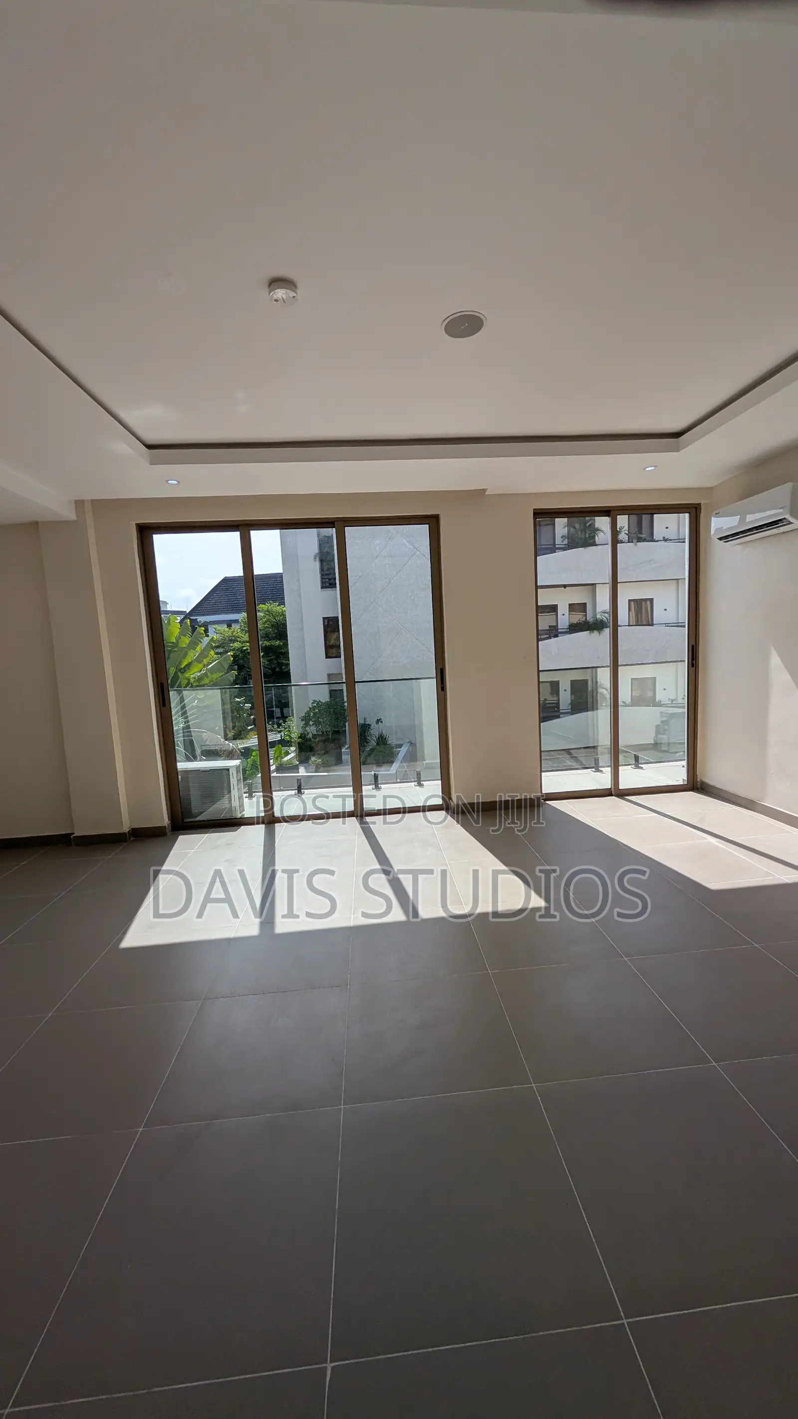 5bdrm Duplex in MacPherson for sale in MacPherson