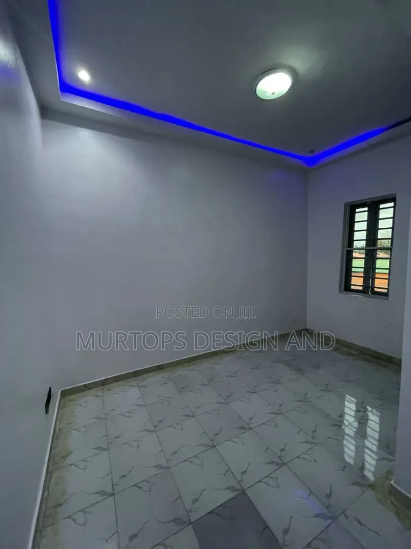Mini Flat in Chevron for rent in Chevron