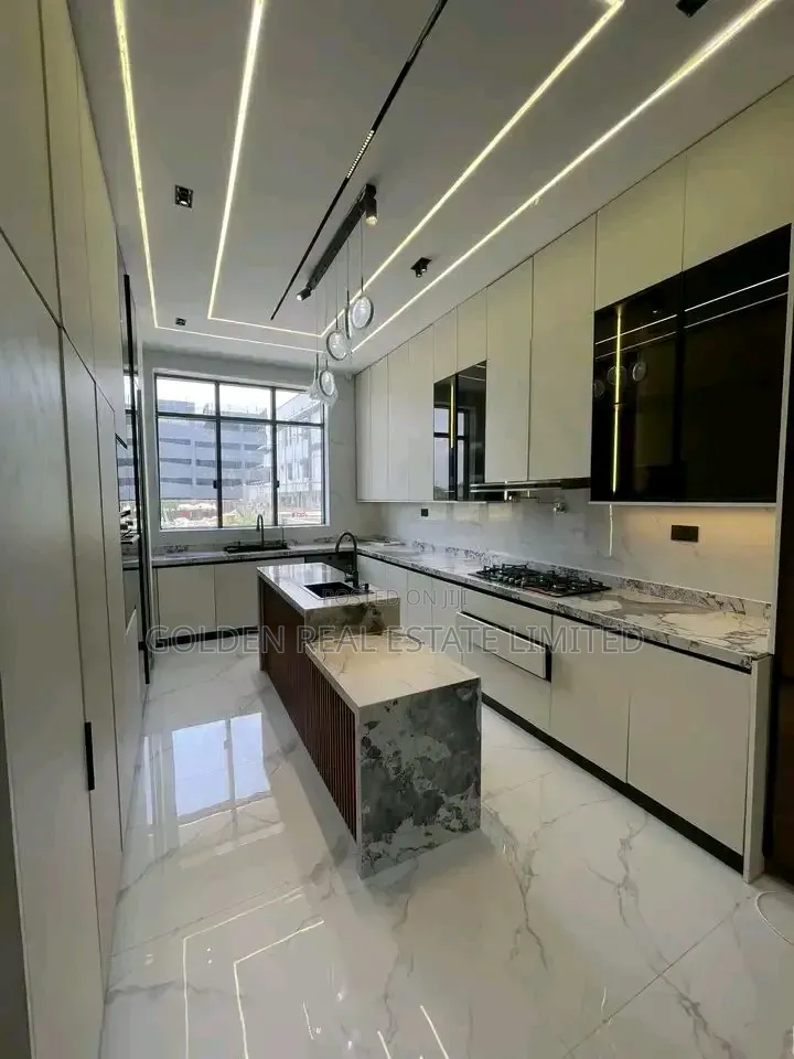 5bdrm Duplex in Lekki Phase 1 for sale in Lekki Phase 1