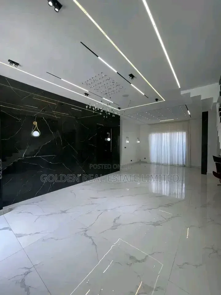 5bdrm Duplex in Lekki Phase 1 for sale in Lekki Phase 1