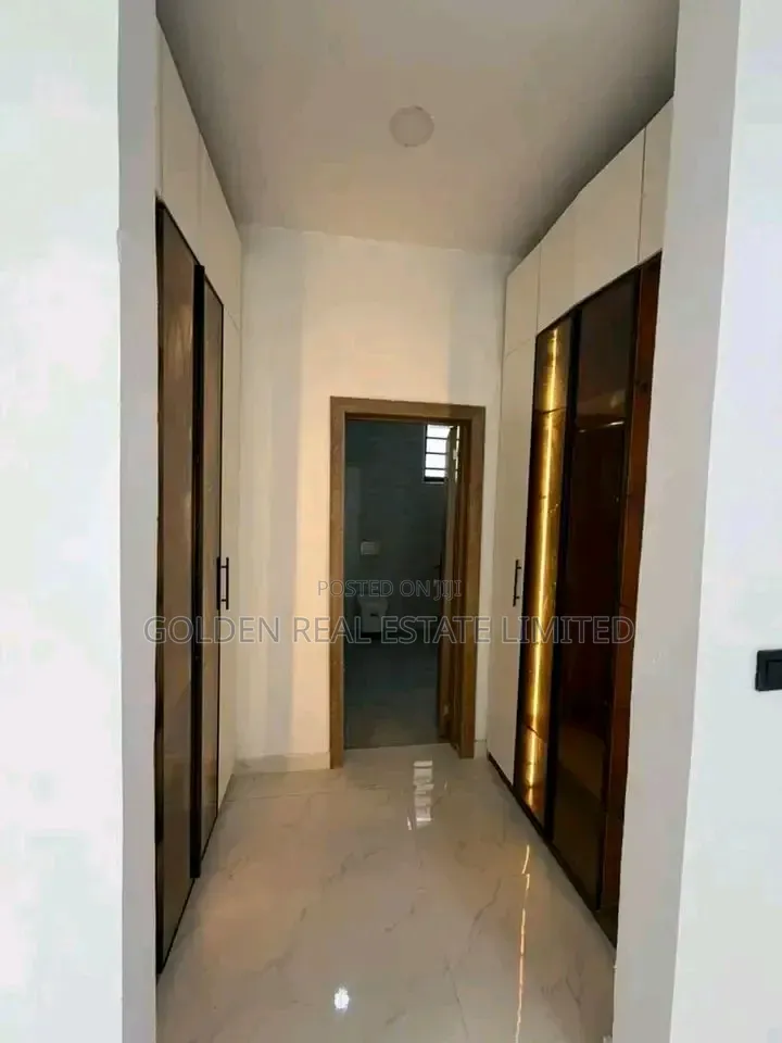4bdrm Duplex in Ikota for sale in Ikota
