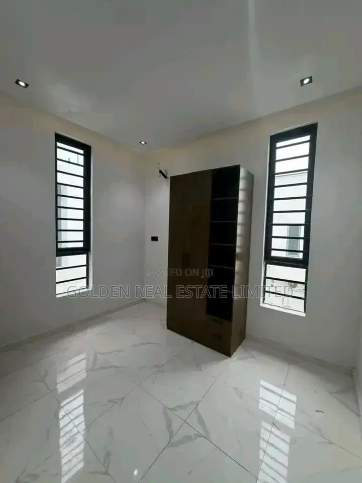 4bdrm Duplex in Ikota for sale in Ikota